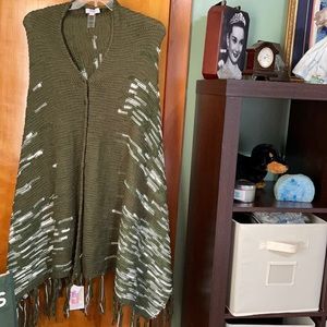 Lula Roe ponchó brand new